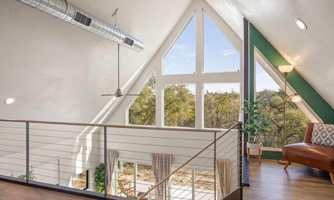 Granbury Casa | Pet-friendly retreat in Granbury with loft, fire pit, and boat launch 2 mi away.