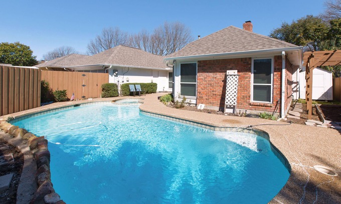 Richardson Casa | Pet-Friendly Richardson Retreat with Heated Pool