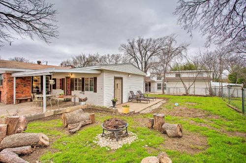 Fort Worth Casa | Pet-Friendly River District Home with Fenced Yard