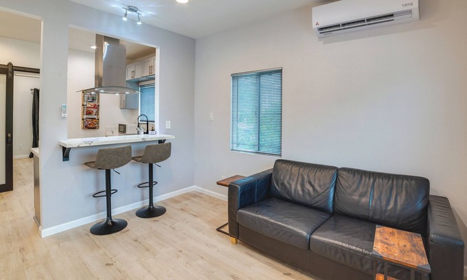 Downtown Riverside Apartamento | Pet-Friendly Riverside Vacation Rental w/ Patio!