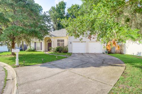 Savannah Casa | Pet-Friendly Savannah Home with Cozy Fireplace!