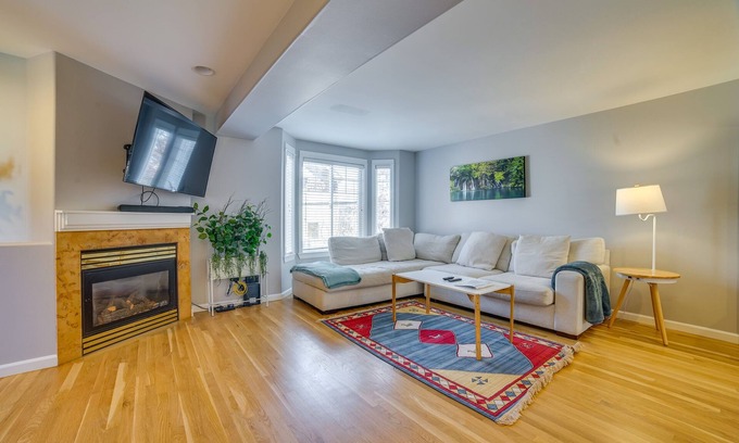 Licton Springs Casa | Pet-Friendly Seattle Townhome < 1 Mile to Lake!