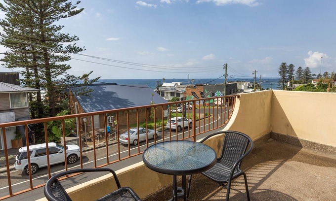 Coledale Apartamento | Pet friendly Seaview Apartment in the heart of Coledale village. 100m to Beach