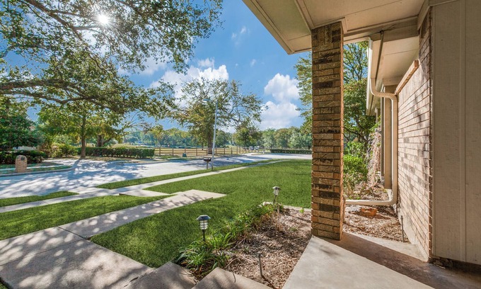 Plano Casa | Pet-friendly SFH on quiet cul-de-sac street