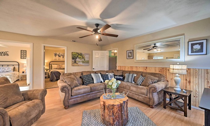 Broken Bow Cabaña | Pet-Friendly 'Shady Oaks' Broken Bow Gem w/ Patio!