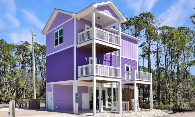 Indian Pass Casa | ☀️ Pet Friendly - Short walk to Beach - Purple Haze ☀️