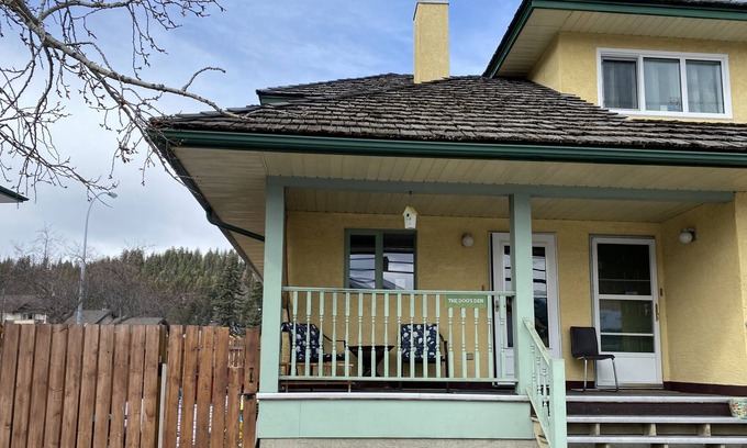 Jasper Cama Y Desayuno | Pet Friendly - Short walk to downtown Jasper