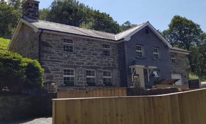Maentwrog Cabaña | Pet-Friendly Snowdonia Cottage Cozy Self-Catering Retreat in North Wales