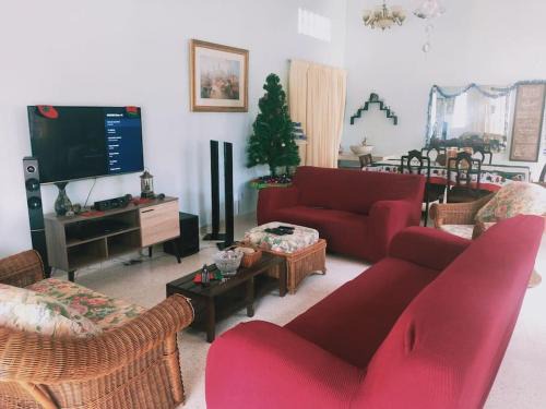 Taman Haji Zainal Casa | Pet-Friendly, Spacious Family Cottage, with Games Lounge & Near Beach