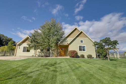 Stevensville Casa | Pet-Friendly Stevensville Home with Mountain Views!