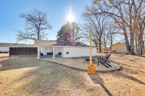 Vilonia Apartamento | Pet-Friendly Studio with Yard and Fire Pit in Vilonia!