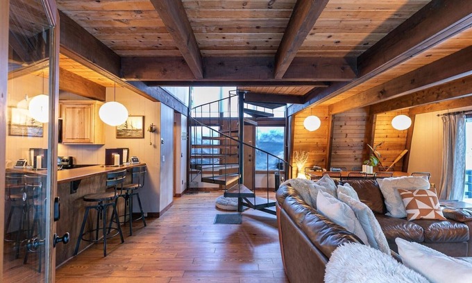 Talmont Cabina | Pet Friendly Tahoe City Cabin Near Skiing