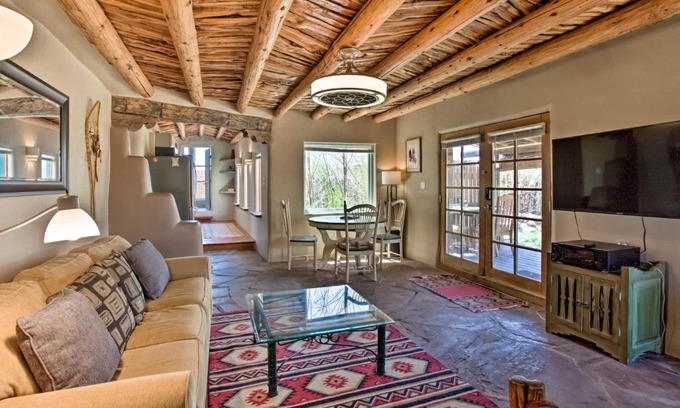 Taos Casa | Pet-Friendly Taos House with Patio and Hammock!