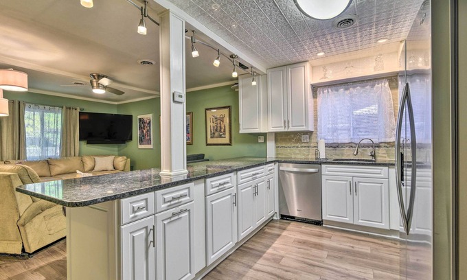Taylor Cabaña | Pet-friendly Taylor Home w/ Backyard Oasis!
