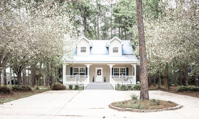 Dauphin Island Casa | Pet Friendly Tranquil Cottage with Fire-Pit and Seasonal Hot Tub Sept-March Minutes to BEACHES