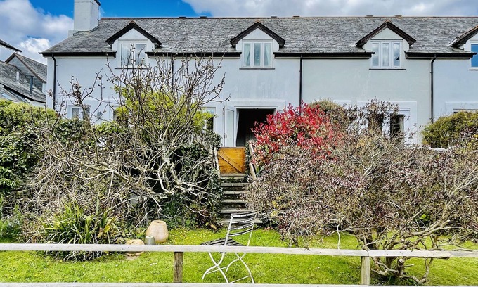 Dittisham Cabaña | Pet Friendly, Tranquil, 2 Bedrooms