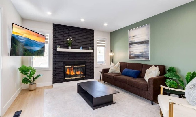 Richmond Casa | Pet Friendly Unit in SW Calgary