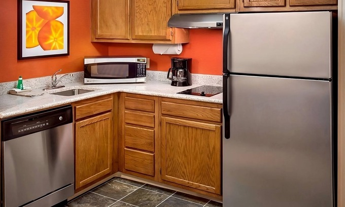 Bethlehem Hotel | Pet-Friendly Unit Minutes from Allentown Art Museum w/ Free Breakfast
