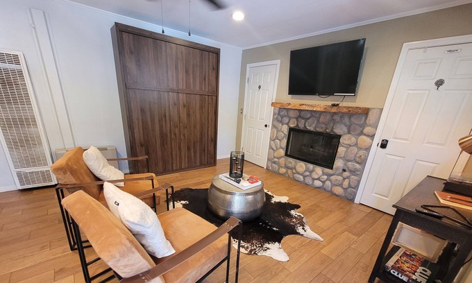 Green Valley Lake Cabina | Pet Friendly Studio with Murphy Bed, BaseCampGVL