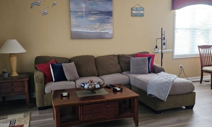 North Myrtle Beach Condominio | Pet Friendly 2B/2B Condo in Barefoot Resort Close to N MB Sports Complex