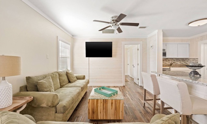 Bahama Beach Casa | Pet Friendly House three minute walk to Beach!