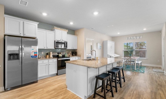 Upper Grand Lagoon Casa | Pet Friendly & 5 minute drive to the beach!
