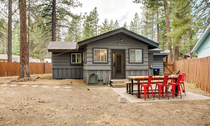 Tahoe Island Casa | Pet-Friendly Home 4 Mi to Pope Beach!