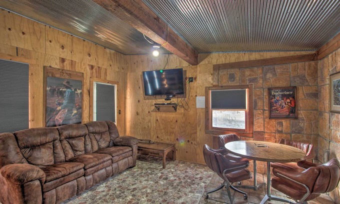 Dawn Apartamento | Pet-Friendly Vacation Rental in Braymer!