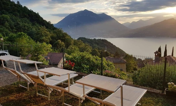 Regoledo Villa | Magic moment in Lake Como, con vistas al lago, piscina, Wi-Fi, terraza y jardín; admite mascotas