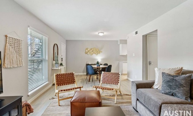 Cherrywood Apartamento | Pet Friendly w/ a Pool Near Mueller | Free Parking
