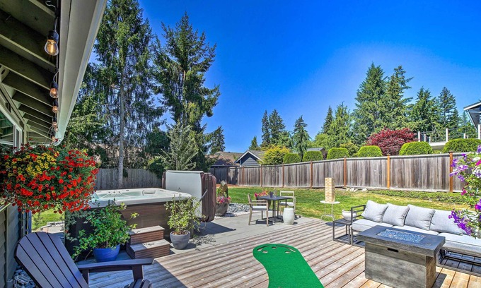 University Place Casa | Pet-Friendly Washington Gem w/ Yard & Hot Tub!