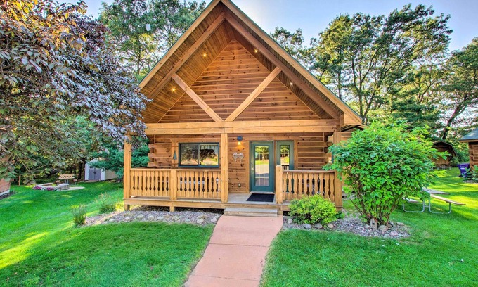Warrens Cabaña | Pet-friendly Warrens Cabin w/ Fire Pit!
