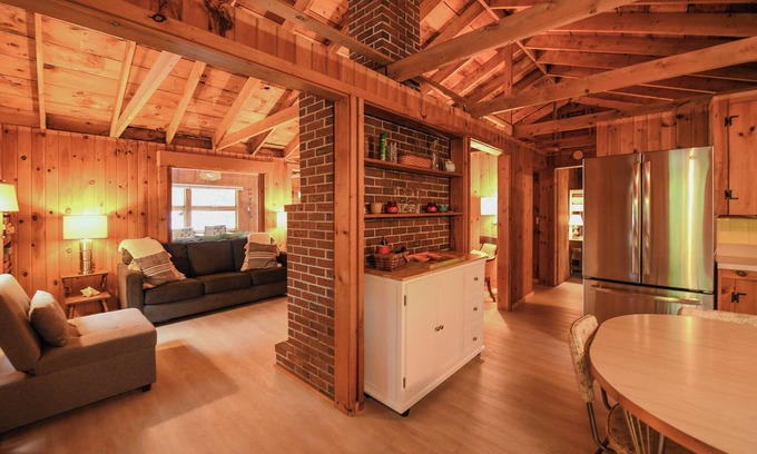 Gray Cabina | Pet Friendly waterfront home on Little Sebago Lake