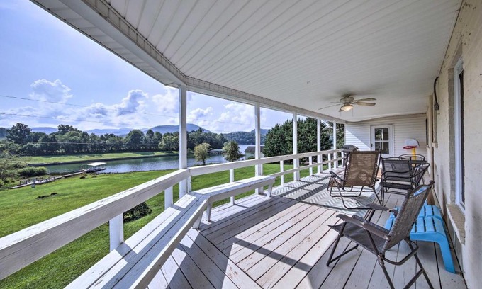 Elf Casa | Pet-Friendly Waterfront Hayesville Cottage!