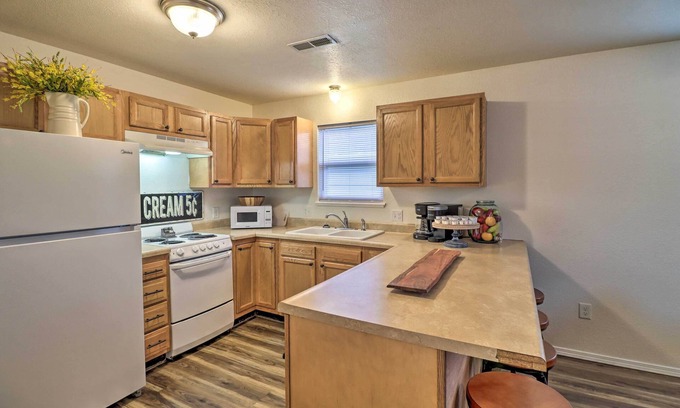 West Plains Casa | Pet-Friendly West Plains Pad < 1 Mi to Dtwn!