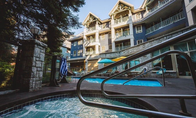 Village North Apartamento | Estudio que admite mascotas en Whistler Village | Servicio de transporte gratuito, piscina y acceso a la bañera de hidromasaje