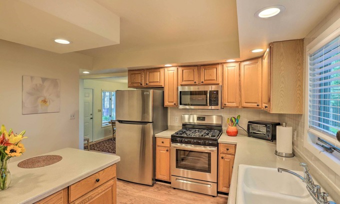 Whitefish Bay Casa | Pet-Friendly Whitefish Bay Getaway w/ Large Yard!