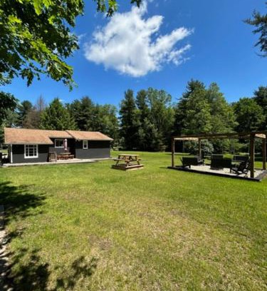 Tylersburg Casa | Pet Friendly Wi-fi Firepit Tv
