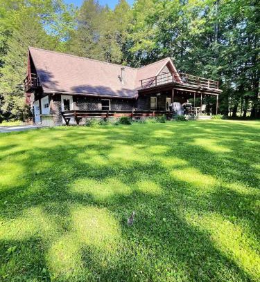 Brookville Casa | Pet Friendly Wi-fi Firepit Tv