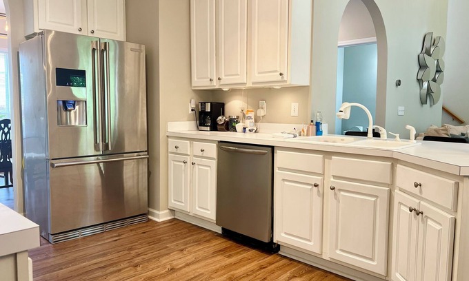 Austell Casa | Pet-Friendly with Fenced Yard: Braves, Six Flags, Nature Escapes & Atlanta Hub!