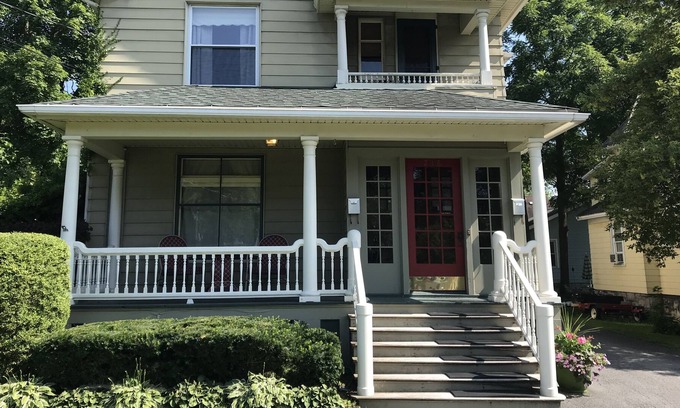Auburn Casa | Pet friendly with fenced yard and deck