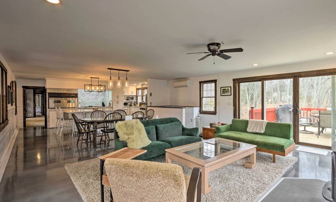 Woodbury Cabaña | Pet-Friendly Woodbury Cottage w/ Fire Pit & Pool!