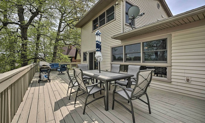 Grass Lake Casa | Pet-Friendly Grass Lake Retreat w/ Game Room!