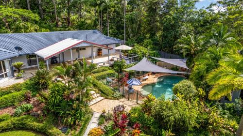 Ocean Shores Casa | Petal and Palm - Coastal home surrounded by nature