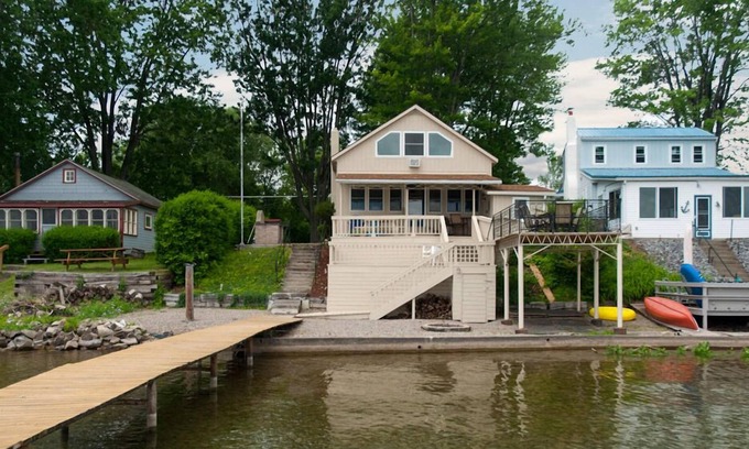 Seneca Falls Casa | "Pete's Paradise: Charming Cayuga Lake Cottage"