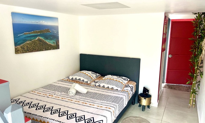 Belcourt Casa | Petit-Chalet - garden - mezzanine - 5 min from Jarry - close to shops
