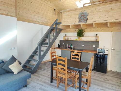 Susville Apartamento | Petit Coin de Bonheur studio Neuf climatisé avec terrasse et parking privé à 5mins du Centre-ville