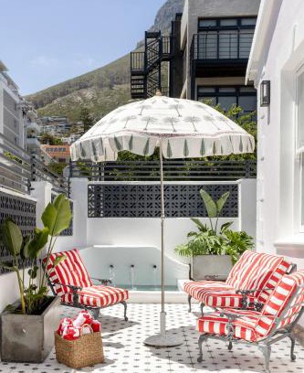 Sea Point Hotel | Petit Pineapple House