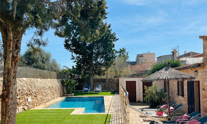 Es Llombards Casa | Petita des Llombards charming finca right in the village