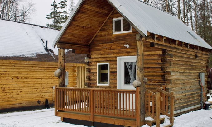 Fishhook Cabina | Petite Cabin With Ladder Loft